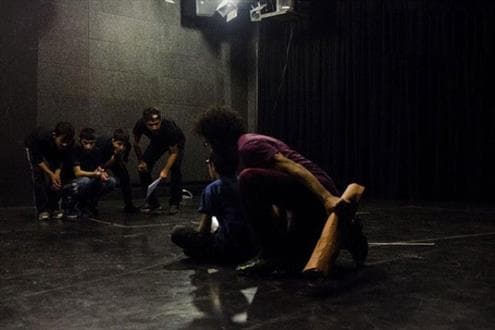 نمایش «آری یا نه»، صحنه هنرمندی کودکان کار