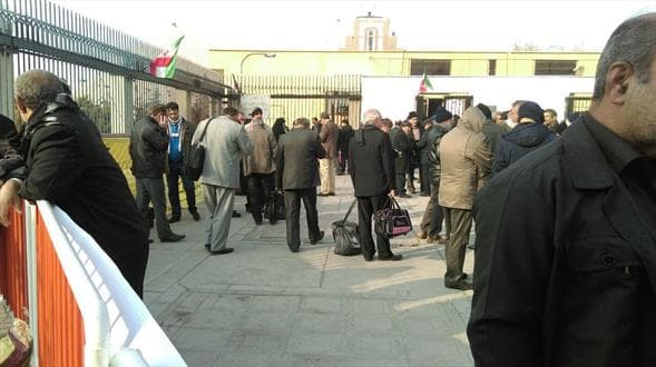 گزارش تصویری از تجمع اعتراضی تعدادی از بازنشستگان مقابل مجلس