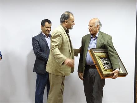 تجلیل از پروفسور البرزی، استاد علم بیماری‌های عفونی