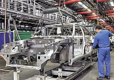 صنعت خودرو هنوز پنچر است