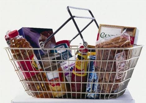 توزیع بسته حمایت غذایی بین مددجویان بهزیستی و کمیته امداد