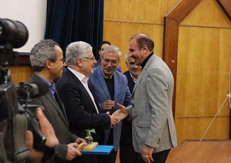 تقدیر از مدیرعامل ایرانول در همایش مدیران موفق اقتصاد مقاومتی