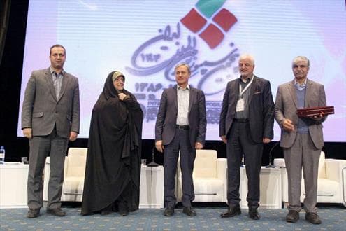 انتخاب فولاد اکسین به عنوان برگزیده صنعت پاک