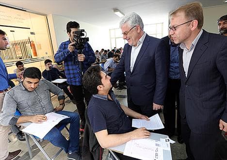 بازدید دکتر نوربخش از آزمون استخدامی سازمان تأمین اجتماعی