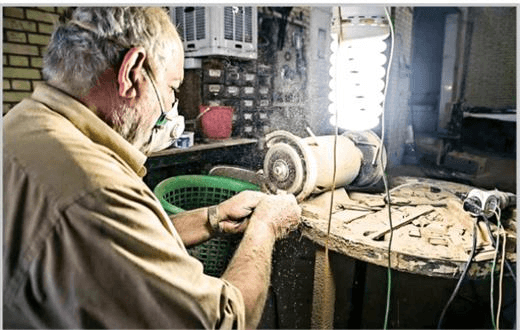 نجارها را بلند صدا بزنید!