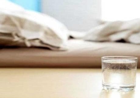 فواید نوشیدن آب بعد از بیدار شدن از خواب