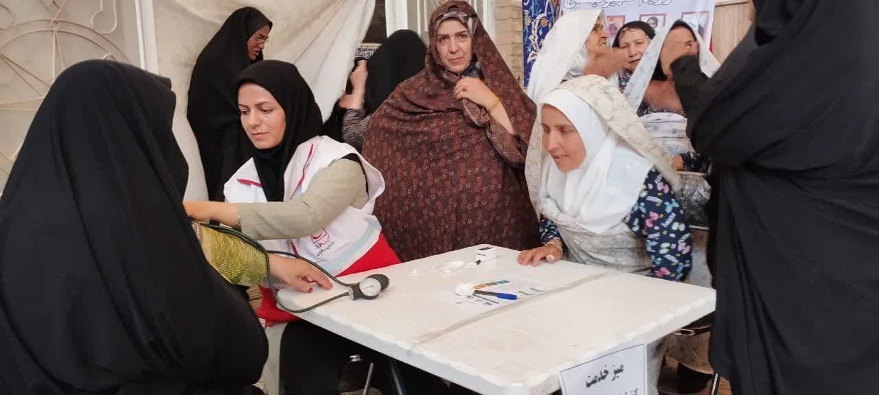 برپایی ایستگاه سنجش سلامت در ابهر به مناسبت هفته تأمین اجتماعی