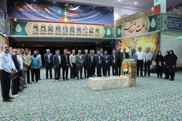 گرامیداشت هفته تأمین اجتماعی با ادای احترام به مقام شامخ شهدا در اهواز