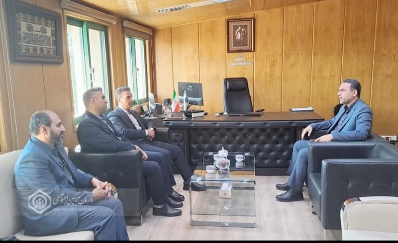 نشست مدیرکل تامین اجتماعی زنجان با مدیر شعب بانک رفاه استان