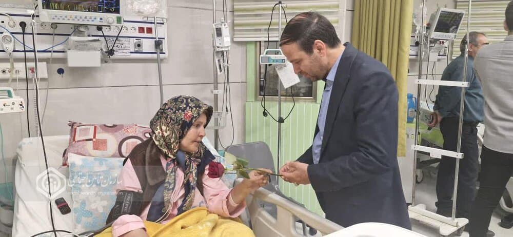 حضور مدیرکل تامین اجتماعی خراسان شمالی در غبارروبی گلزار شهدا