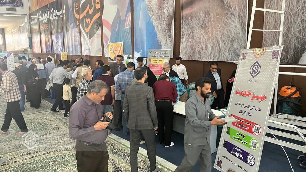 برپایی میزخدمت در نماز جمعه با حضور مدیران تامین اجتماعی استان کرمان
