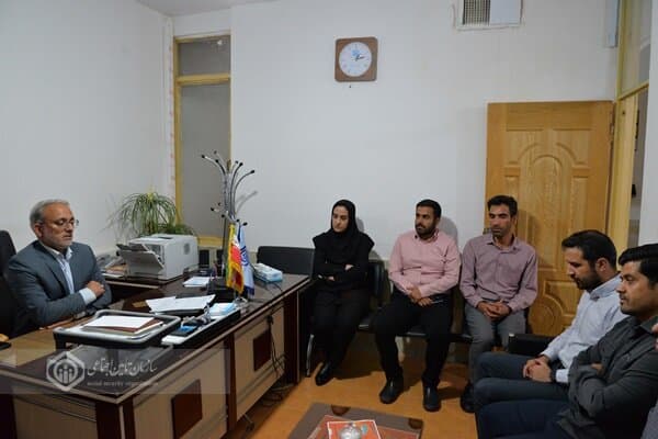 دیدار چهره‌به‌چهره مدیرکل تأمین اجتماعی خراسان جنوبی با کارکنان شعبه درمیان