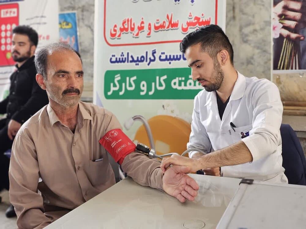 برپایی پایگاه غربالگری و سنجش سلامت در مصلی مسجد جامع کرمانشاه