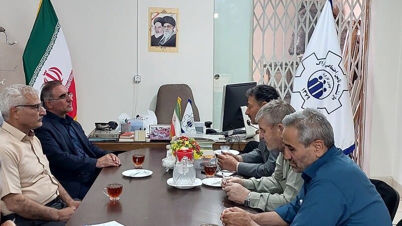 نشست هم‌اندیشی مدیر درمان تامین اجتماعی استان مرکزی با کانون مستمری‌بگیران اراک