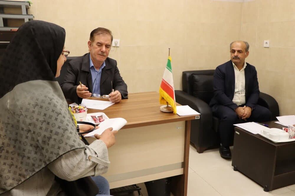 دیدار صمیمی مدیر درمان تامین اجتماعی خوزستان با کارکنان مراکز درمانی آبادان و خرمشهر