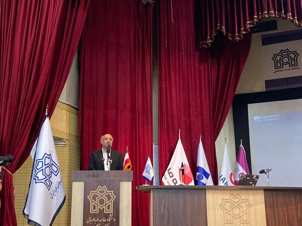  صنعت پلی میان اقتصاد کلان و خرد است