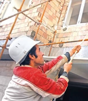 حمایت‌های بیمه‌ای از کارگران ساختمانی شامل چه مواردی است؟