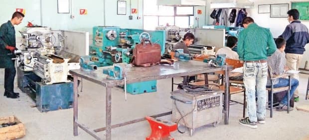 بیمۀ اجباری کارفرمایان؛ آری یا خیر؟