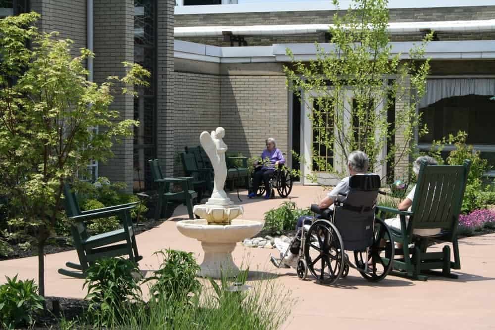 امید تازه برای بازنشستگان؛ بسته‌های رفاهی و سلامت در حال بازنگری است