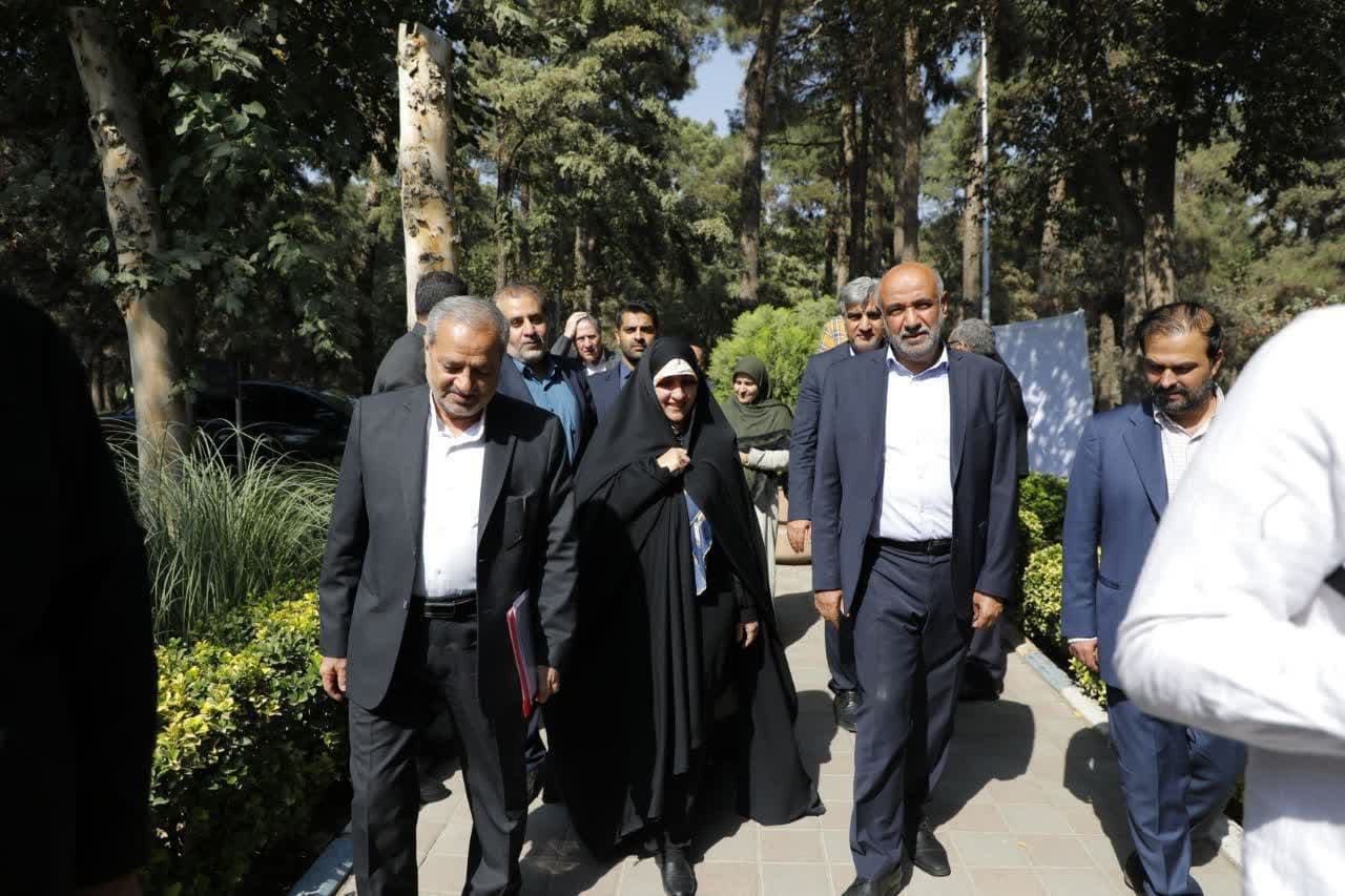 نرخ بالای سواد یکی از افتخارات نظام است