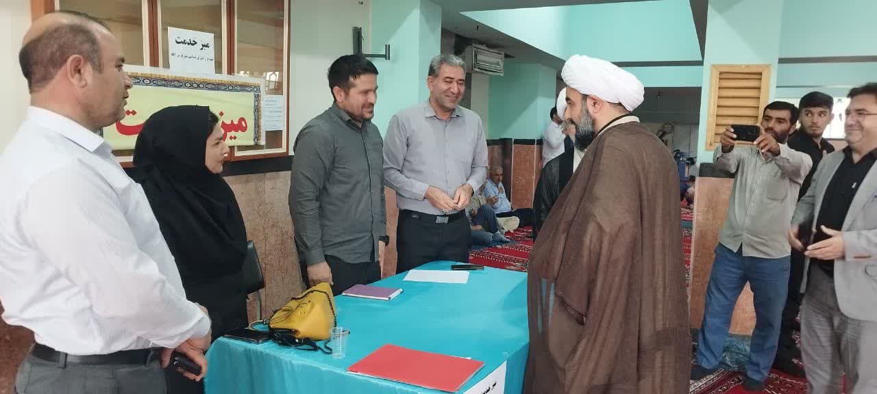 برپایی میزخدمت مشترک بیمارستان‌های پارس‌آباد در مصلی جمعه