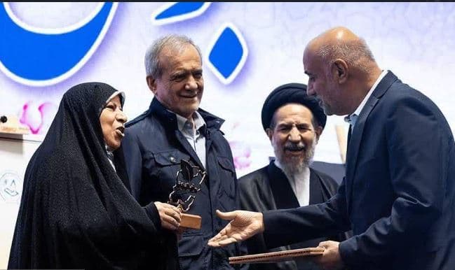 تبریک معاون فرهنگی وزارت کار به دستگاه برتر رویداد ملی جایزه جوانی جمعیت