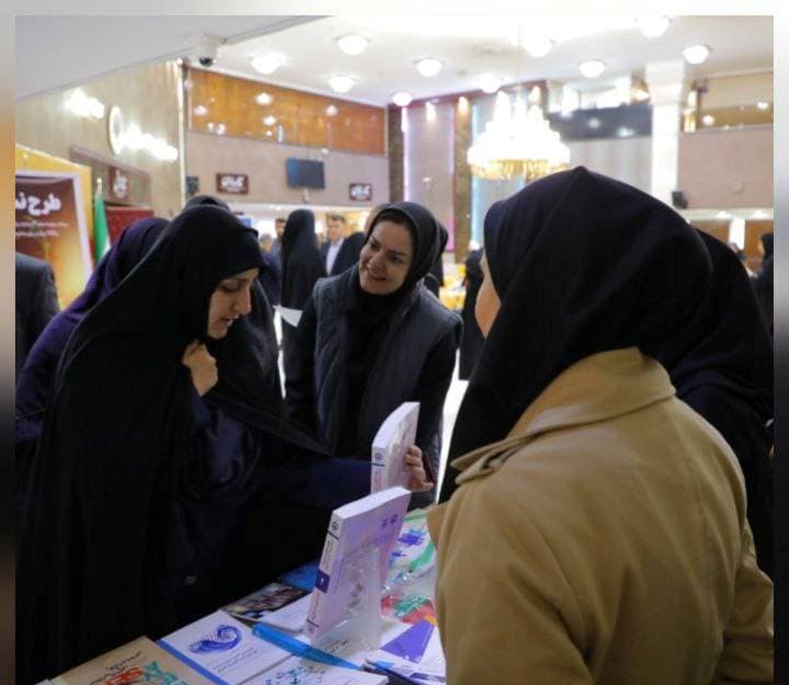 استقبال معاون امور زنان رئیس‌جمهور از کتاب مؤسسه عالی پژوهش تأمین اجتماعی