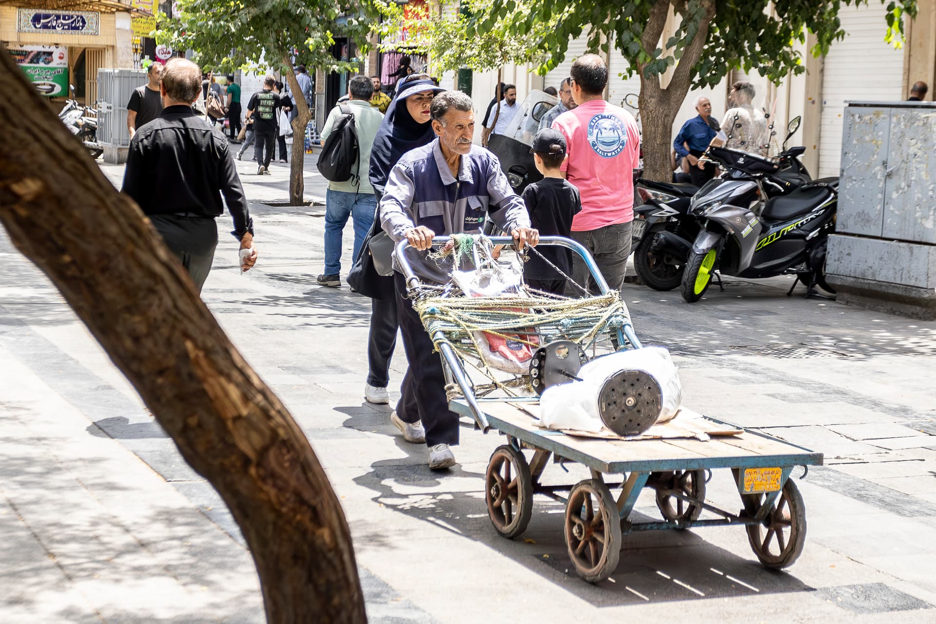 فشار بر کارگران از کانال «قرارداد موقت» و «حداقل مزد»