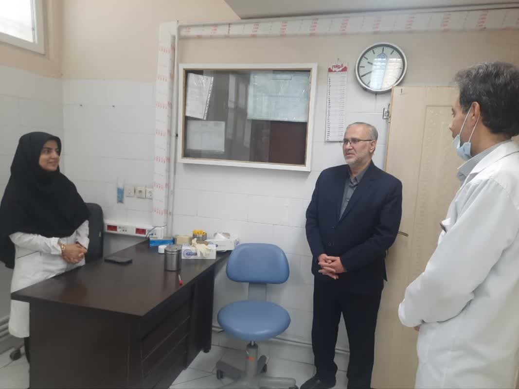 بازدید مدیر درمان تأمین اجتماعی استان کرمان از درمانگاه بافت