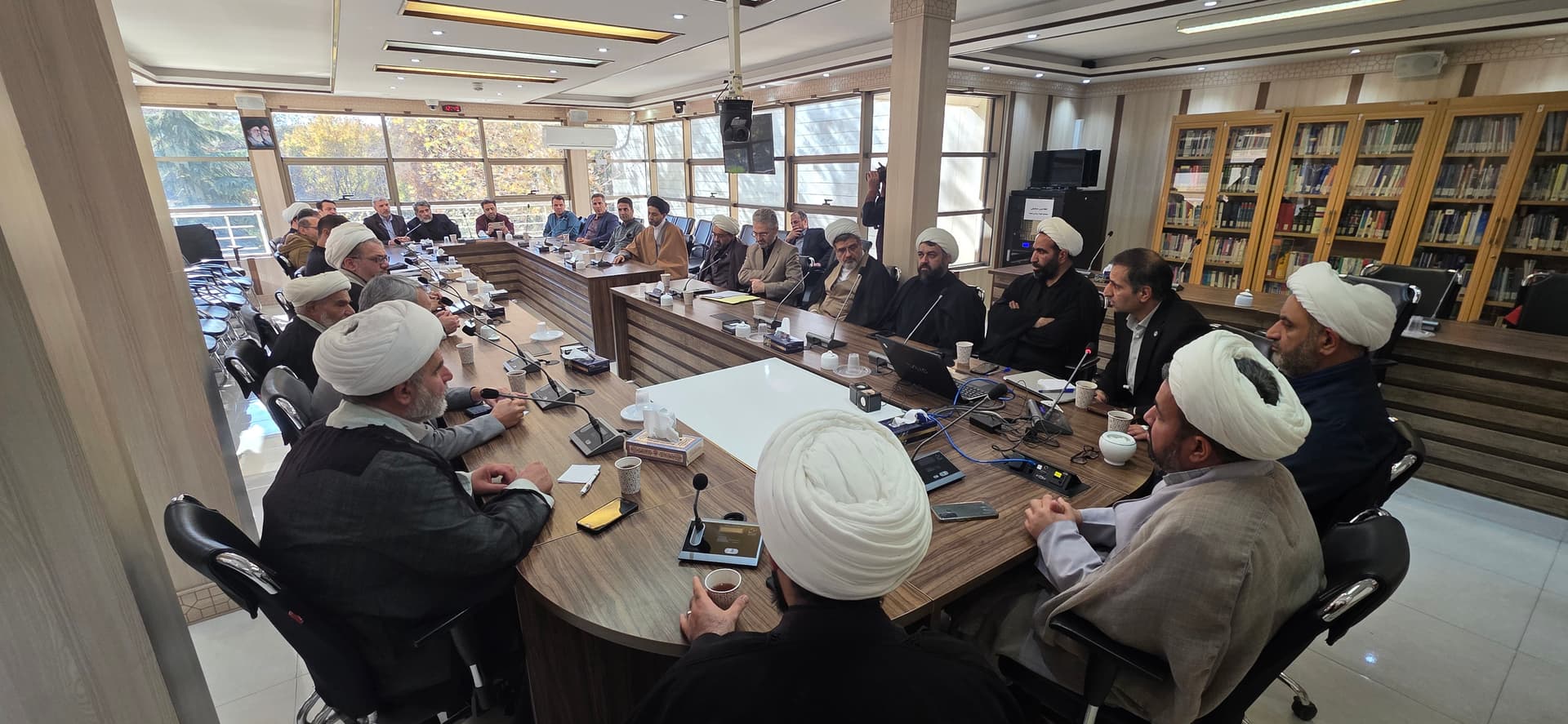 نشست رابطین و ائمه جماعات تامین‌اجتماعی اصفهان برای ارتقای فرهنگ نماز