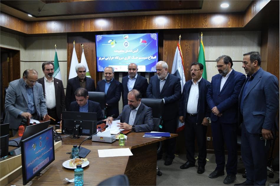 امضای تفاهم‌نامه اصلاح سیستم خنک‌کاری نیروگاه تبریز با حضور وزرای کار و نیرو