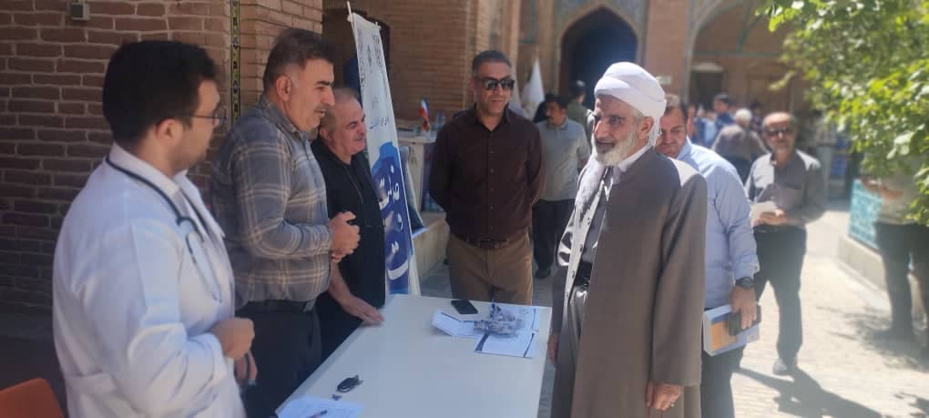 برگزاری میز خدمت تأمین‌اجتماعی کردستان در مسجد جامع سنندج