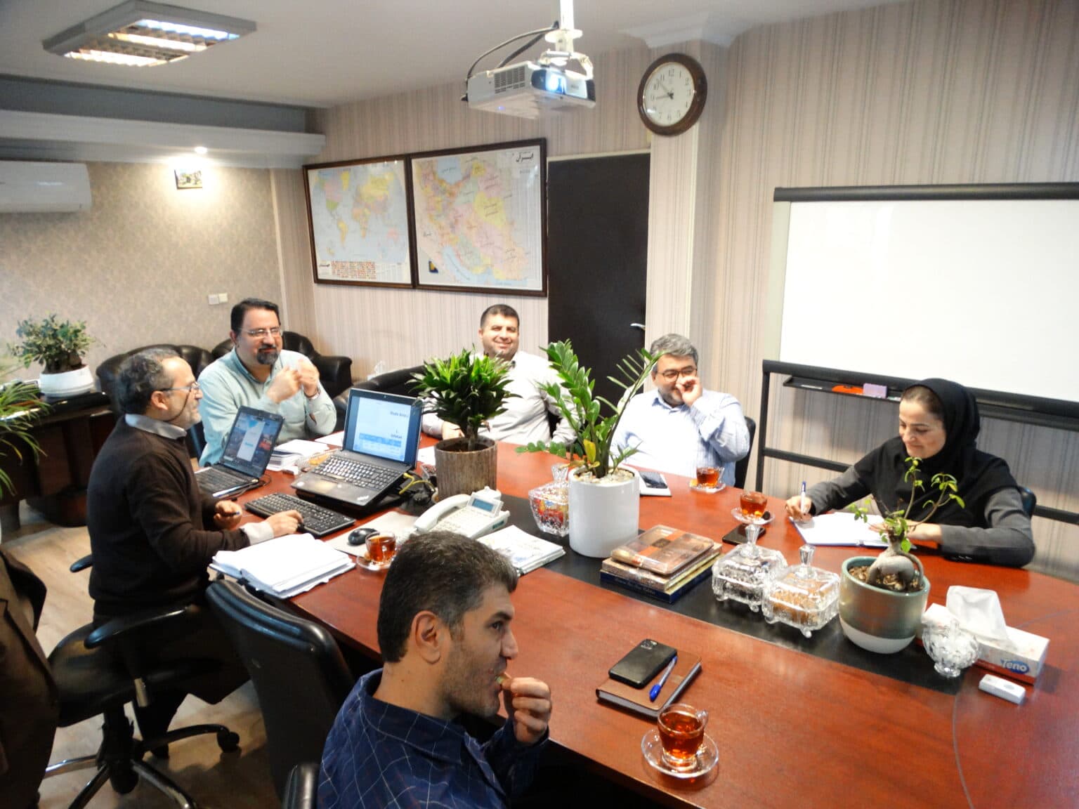 بررسی راهکارهای نوین بهرهگیری از دادههای مکانی در ساماندهی اطلاعات در سامانه جامع املاک سازمان