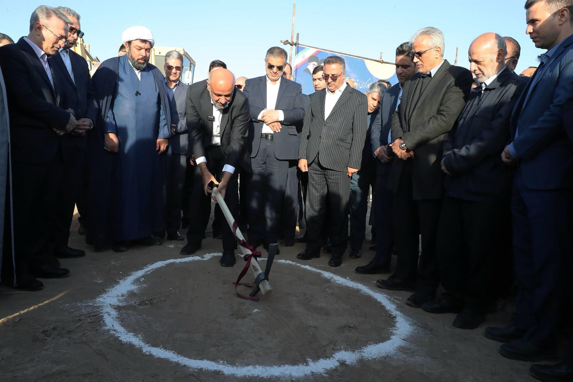 آغاز ساخت ۸۱۰ واحد مسکن کارگری در زرندیه با حضور وزیر تعاون