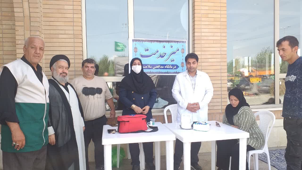 خدمترسانی مدافعین سلامت بندرگز به زائران امام رضا (ع) در هفته دولت