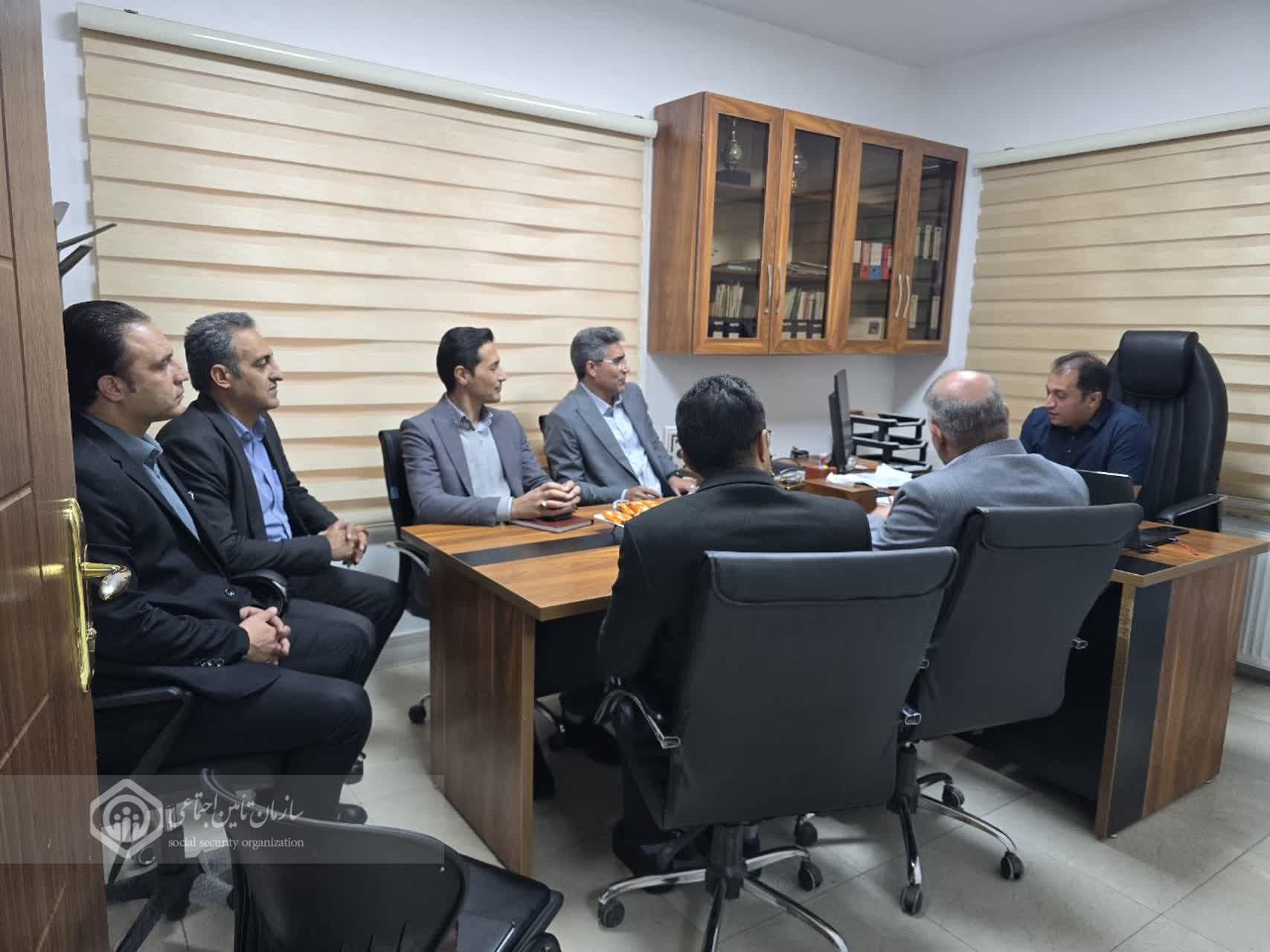 نشست تأمیناجتماعی سمنان با خانه و آشپزخانه تابان برای رفع موانع تولید