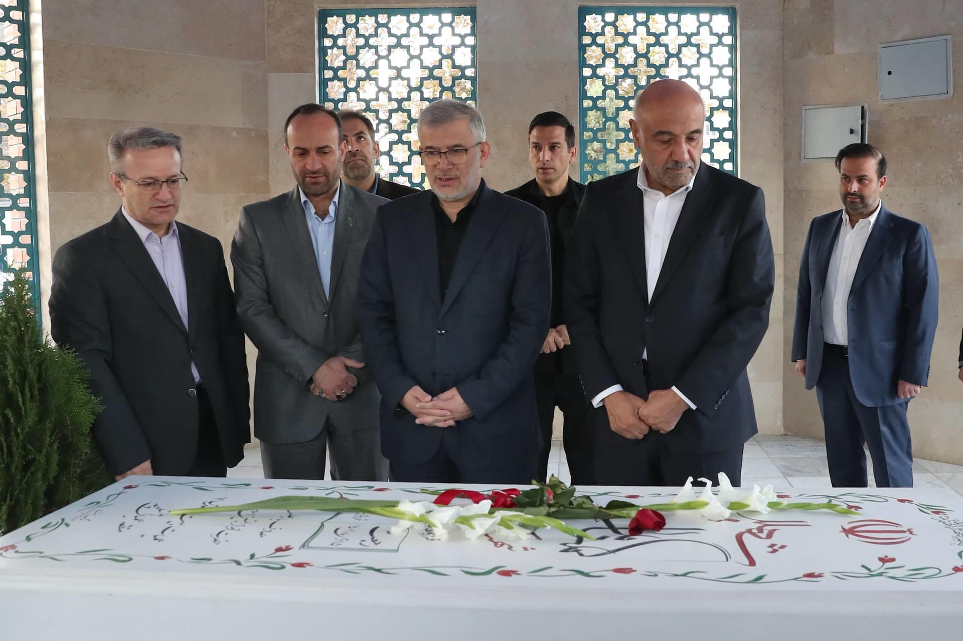 سفر کاری «میدری» به قلب صنعت و مسکن کارگری