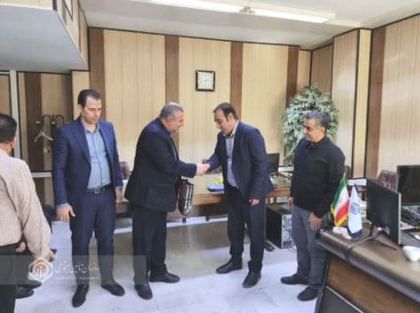 تجلیل مدیرکل تامیناجتماعی قم از رییس و کارکنان شعبه یک