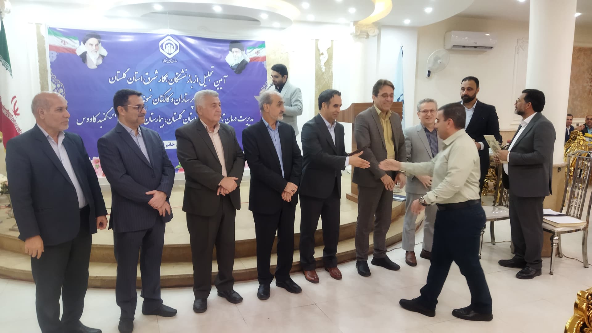 تجلیل از بازنشستگان و کارکنان نمونه در بیمارستان خاتمالانبیاء(ص) گنبدکاووس