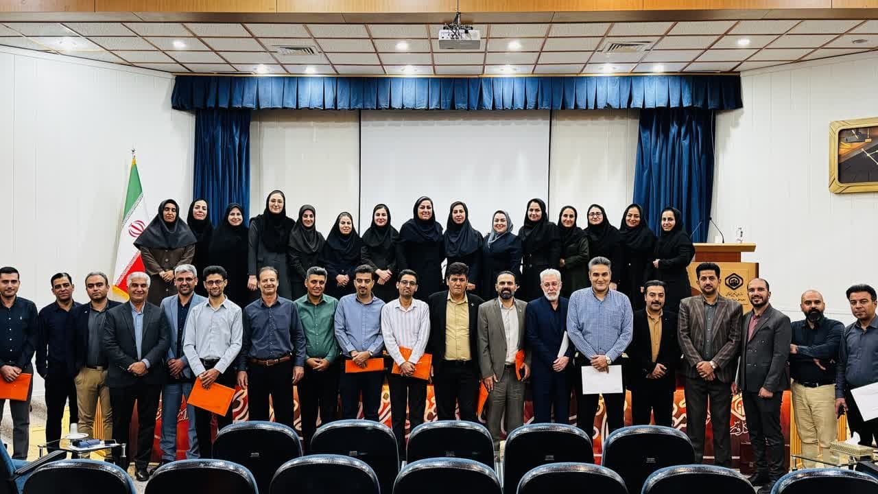 تقدیر مدیرکل تأمین اجتماعی فارس از برگزیدگان حوزه ارتباطات مردمی