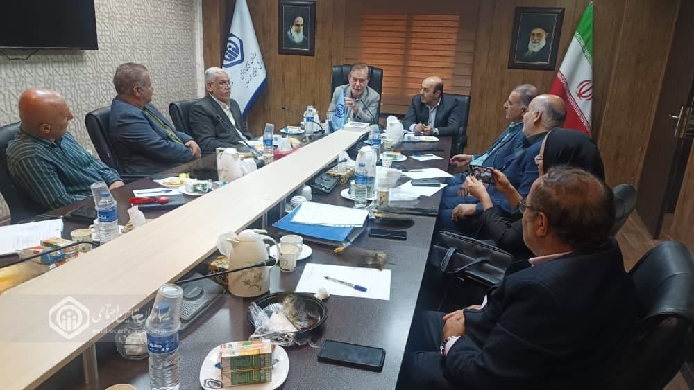 نشست مشترک مدیران بیمه و درمان تأمیناجتماعی خوزستان با اعضای هیات مدیره خانه کارگر
