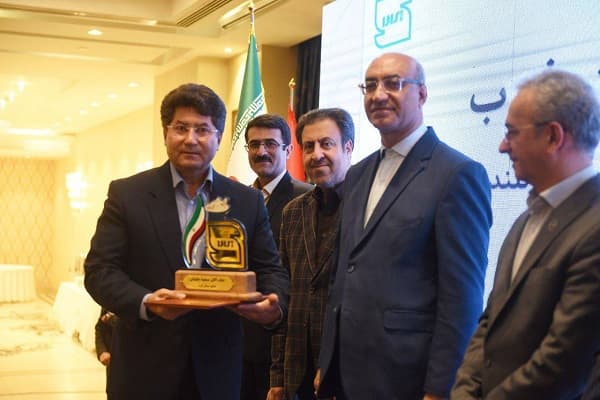 سیمان غرب واحد برتر کیفیت در مراسم روز ملی استاندارد شد