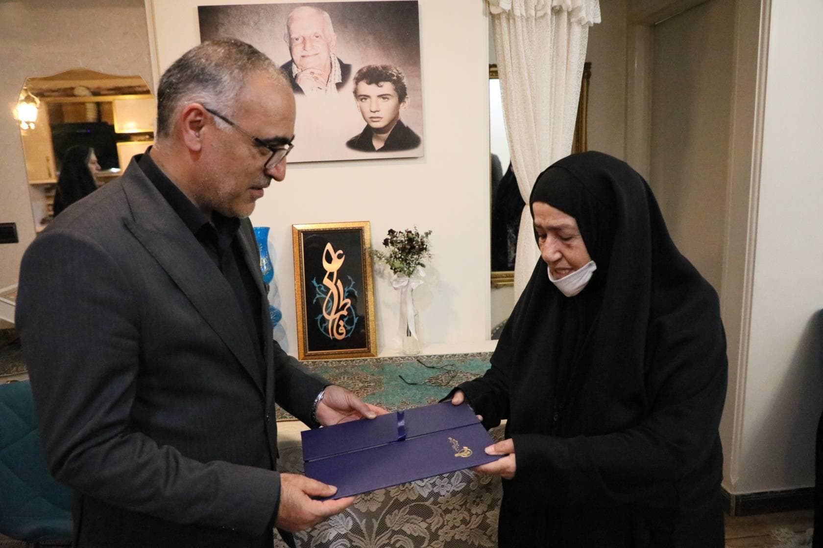 تجلیل سرپرست صندوق بازنشستگی کشوری از مقام مادران و همسران شهدا