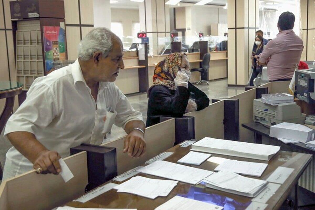 ارجاع بازنشستگان از مرکز شلوغ یوسفآباد به شعب دیگر  بیمه دانا